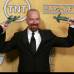 FOTO REUTERS - Bryan Cranston fue el &#250;nico actor que tuvo doble recompensa: triunf&#243; como mejor int&#233;rprete de serie dram&#225;tica (Breaking Bad) y adem&#225;s form&#243; parte del equipo ganador de Argo.