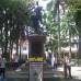 Colprensa - Los estudiantes del Colegio Almirante Colón hicieron guardia de honor en el parque de Bolívar, en Cartagena, donde se depositó una ofrenda floral.