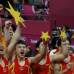 Reuters - El equipo de gimnasia Chino celebra su victoria en la final por equipos masculina.