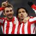 Reuters - Adri&#225;n y Falcao, las figuras del partido.