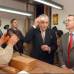 - El empresario estuvo acompa&#241;ado por el entonces presidente &#193;lvaro Uribe V&#233;lez en la inauguraci&#243;n de la Escuela de Artes y Oficios en Bogot&#225;, que lleva su nombre.