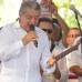 FOTO ALEX HEREIRA - Enviado especial Valledupar - Uno de los momentos de m&#225;s emoci&#243;n para la multitud fue cuando su hijo Rafael Santos interpret&#243; Mi muchacho, canci&#243;n que su padre le compuso en los a&#241;os 80. En la foto, Jorge O&#241;ate.