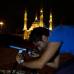 Reuters - Para ver mejor el eclipse muchos utilizaron telescopios.