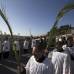 Reuters - Los miembros del clero cat&#243;lico durante la procesi&#243;n de Domingo de Ramos en el Monte de los Olivos en Jerusal&#233;n.