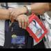 - En el suelo se exhibieron las fotograf&#237;as de m&#225;s de 50 personas secuestradas y desaparecidas.