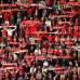 Reuters - El Dublín Arena de la capital irlandesa fue invadido por hinchas portugueses que llenaron el escenario para acompañar a los dos equipos. En la imagen, los simpatizantes del Braga.