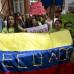 AP - Colombianos, bolivianos, chilenos, cubanos, brasileños apoyaron la manifestación pacífica al frente de la embajada ecuatoriana.