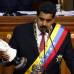 RE - El presidente de Venezuela Nicolas Maduro sostiene la figura de Jos&#233; Gregorio Hern&#225;ndez para rezar por la salud de la presidenta de Argentina Cristina Fern&#225;ndez.