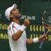 Reuters - En el reinici&#243; de este jueves, Falla no fue inferior al desaf&#237;o y demostr&#243; un buen juego que le dio la victoria y lo ubic&#243; entre los 32 mejores jugadores de Wimbledon.