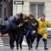 Reuters - La situaci&#243;n m&#225;s compleja se registra en el sur y el este del Uruguay, donde se encuentran los departamentos de Montevideo, Canelones, Maldonado y Rocha, para los que fue emitida la alerta roja porque se registran vientos muy fuertes con rachas de entre 120 y 150 kil&#243;metros por hora.