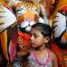 AP - Onam es un festival anual hind&#250; celebrado en Kerala, India, dedicado a la cosecha y que se realiza durante el mes de Chingam (Agosto-Septiembre). Una de sus festividades es el Pulikali o la danza del tigre. Los bailarines, entre ellos algunos ni&#241;os, pintan sus cuerpos con la imagen del felino m&#225;s grande del mundo, en una expresi&#243;n cultural que gira en torno al tema de la caza del animal.