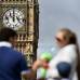 AFP - Los miles de turistas que cada d&#237;a se acercan al palacio de Westminster, sede del Parlamento brit&#225;nico y uno de los puntos m&#225;s visitados de la ciudad, observar&#225;n durante esta semana a cuatro operarios suspendidos con cuerdas frente al famoso reloj.