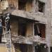 Reuters - Después de atentados suicidas cercanos a la embajada iraní en Beirut, personal de seguridad ajusta nuevas cámaras de vigilancia.