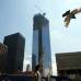 Reuters - Nueva York vio completada la construcci&#243;n del primer rascacielos del nuevo World Trade Center (WTC), la Torre 4, casi once a&#241;os despu&#233;s de los atentados terroristas del 11 de septiembre que destruyeron las Torres Gemelas y acabaron con la vida de unas 3.000 personas.