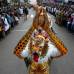 AP - Onam es un festival anual hind&#250; celebrado en Kerala, India, dedicado a la cosecha y que se realiza durante el mes de Chingam (Agosto-Septiembre). Una de sus festividades es el Pulikali o la danza del tigre. Los bailarines, entre ellos algunos ni&#241;os, pintan sus cuerpos con la imagen del felino m&#225;s grande del mundo, en una expresi&#243;n cultural que gira en torno al tema de la caza del animal.
