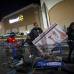 Reuters - Las tiendas de descuentos de Wal-Mart, abiertas el d&#237;a de acci&#243;n de gracias desde 1988, ofrecieron algunas ofertas de viernes negro a las 8 p.m. hora local y promociones especiales en algunos art&#237;culos electr&#243;nicos a las 10 p.m.