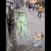 Foto: Cortes&#237;a - El artista brit&#225;nico Julian Beever se especializ&#243; en el manejo de la &#243;ptica para crear efectos tridimensionales con sus pinturas hechas con tiza. Un trabajo que va de la calle a un centro comercial de Medell&#237;n.