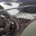 AP - En las primeras im&#225;genes del accidente, que se produjo a las 7.20 hora local, al menos cinco vagones aparecen volcados al lado del r&#237;o Hudson, cerca de la estaci&#243;n de Spuyten Duyvil.