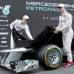 Reuters - El W03 es un monoplaza de estilo futurista, finas l&#237;neas y morro afilado, que combina el color plateado (del equipo) y el verde (de Petronas, su patrocinador principal).