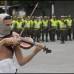 ESTEBAN VANEGAS - Las centrales obreras y grupos estudiantiles de las universidades Nacional y de Antioquia marcharon este 1 de mayo por las calles de Medell&#237;n, exigiendo garant&#237;as laborales al Gobierno Nacional. Al final de la movilizaci&#243;n se presentaron algunos enfrentamientos entre varios manifestantes y agentes de la Polic&#237;a.