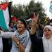 Reuters - Lo mismo sucedi&#243; en otras ciudades cisjordanas como Nablus, Hebr&#243;n, Tulkarem o Bel&#233;n, donde miles de personas se concentraron ante pantallas gigantes para seguir la hist&#243;rica intervenci&#243;n de Ab&#225;s en Nueva York.