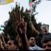 Reuters - Cientos de banderas palestinas levantadas por j&#243;venes desde azoteas y tejados destacaban contra un cielo plomizo, mientras la multitud coreaba gritos como &quot;Con nuestro esp&#237;ritu y nuestra sangre te redimiremos Palestina&quot;, &quot;Al&#225; es grande&quot;, &quot;Palestina Libre&quot; y &quot;Viva Abu Maz&#233;n&quot;.