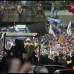 AP - El Papa Francisco recorre las calles de Río de Janeiro en su papa móvil.