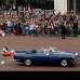 AP - El pr&#237;ncipe Guillermo sali&#243; este viernes del palacio de Buckingham junto a su mujer Catalina, duquesa de Cambridge, conduciendo un Aston Martin descapotable que llevaba la placa de &quot;reci&#233;n casados&quot;.