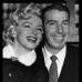 AP - El 14 de enero 1954, el famoso Joe DiMaggio y Marilyn Monroe sonrien mientras esperan pacientemente en el despacho del juez Charles Perry para su ceremonia de matrimonio en San Francisco.