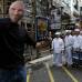 Reuters - Un manifestante con una m&#225;scara del fundador de Apple, Steve Jobs, protest&#243; en Hong Kong por la forma en que las empresas occidentales hacen negocios en China. Ped&#237;a mejorar sustancialmente los salarios y las condiciones de trabajo en las f&#225;bricas que producen los productos Apple.