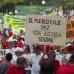 ESTEBAN VANEGAS - Las centrales obreras y grupos estudiantiles de las universidades Nacional y de Antioquia marcharon este 1 de mayo por las calles de Medell&#237;n, exigiendo garant&#237;as laborales al Gobierno Nacional. Al final de la movilizaci&#243;n se presentaron algunos enfrentamientos entre varios manifestantes y agentes de la Polic&#237;a.
