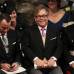 Reuters - El cantante Elton John luci&#243; emocionado durante la ceremonia.