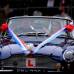Reuters - Tras la recepci&#243;n que ofreci&#243; la reina Isabel II en su residencia oficial, a Guillermo se le vio al volante del autom&#243;vil con una gran sonrisa y con otro uniforme, esta vez de color azul, mientras que Catalina saludaba a la gente vestida a&#250;n con su traje de novia.