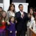 Reuters - Pe&#241;a Nieto, que siempre estuvo rodeado de su familia, y declar&#243; que esperaba que &quot;el ganador fuera el pueblo de M&#233;xico&quot; y que el pa&#237;s viv&#237;a &quot;una fiesta democr&#225;tica&quot;.