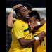Reuters - Las estrellas brillaron cuando Brasil m&#225;s las necesitaba y los auriverdes superaron 4-2 a Ecuador para clasificarse a los cuartos de final como l&#237;der del Grupo B de la Copa Am&#233;rica.