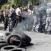 Reuters - Por lo menos dos polic&#237;as resultaron heridos durante las protestas en el Regimiento Quito, seg&#250;n inform&#243; un m&#233;dico de la instituci&#243;n policial.