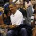 Reuters - Tras el Kiss Cam, el presidente se vio bastante cari&#241;oso con su esposa Michelle.