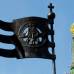 Reuters - El rascacielos moscovita, de 176 metros de altura, es uno de los &#237;conos de la era sovi&#233;tica y se encuentra al este del Kremlin. Aunque la estrella que corona la edificaci&#243;n es dorada, se le llama la &quot;estrella roja&quot;, en alusi&#243;n a la revoluci&#243;n comunista. Manifestantes escalaron el edificio y pintaron la estrella con los colores nacionales de Ucrania. 4 personas fueron detenidas por el hecho.