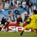 AP - Diego Forlán, delantero de Uruguay, igualó este domingo a Héctor Scarone como el máximo goleador histórico de su selección, con 31 tantos.