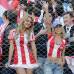 Reuters - La belleza de las paraguayas se hizo presente en el Monumental.