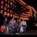 Jaime P&#233;rez - Qu&#233; suertudos. Esta familia se pudo tomar las primeras fotos con el alumbrado navide&#241;o de Medell&#237;n encendido.