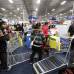 Reuters - Target adelant&#243; su apertura de medianoche a las 9 p.m. del jueves y Toys R Us abri&#243; sus puertas a las 8 p.m.