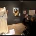 AP - La exposici&#243;n incluye fotograf&#237;as, pinturas y vestidos usados en las pel&#237;culas.