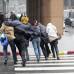 Reuters - El Sistema Nacional de Emergencias de la Presidencia uruguaya emiti&#243; un comunicado en el que recomienda a la poblaci&#243;n &quot;no exponerse innecesariamente a la intemperie&quot; y &quot;tomar mayores precauciones&quot; con las personas m&#225;s vulnerables &quot;como ni&#241;os, ancianos y enfermos&quot;.