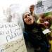 Reuters - Unas con el &quot;niqab&quot; (velo que cubre todo el cuerpo salvo los ojos) y otras con el cabello al aire salen a participar en las protestas contra el gobierno de Hosni Mubarak.