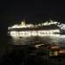 Reuters - Un crucero con m&#225;s de 4.000 personas abordo encall&#243; en la costa italiana.