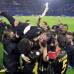RE - El t&#233;cnico de B&#233;lgica Marc Wilmots celebra con los jugadores la clasificaci&#243;n al Mundial de f&#250;tbol Brasil 2014.
