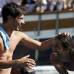 Reuters - El clavadista colombiano Orlando Duque es felicitado por Jonathan Paredes de M&#233;xico, luego de conseguir la medalla de oro en el Campeonato Mundial de Nataci&#243;n, Paredes fue medalla de bronce.