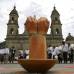 Colprensa - Otra de las actividades realizadas en esta jornada fue el Bombardeo de flores llamado, No más jóvenes para la guerra.