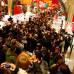 Reuters - Algunos &quot;indignados&quot; del movimiento Ocupa Wall Street, que protestan por lo que ellos llaman la codicia de las grandes corporaciones de Estados Unidos, intentaron, sin &#233;xito, disuadir a los clientes de Macy&#39;s de hacer compras.